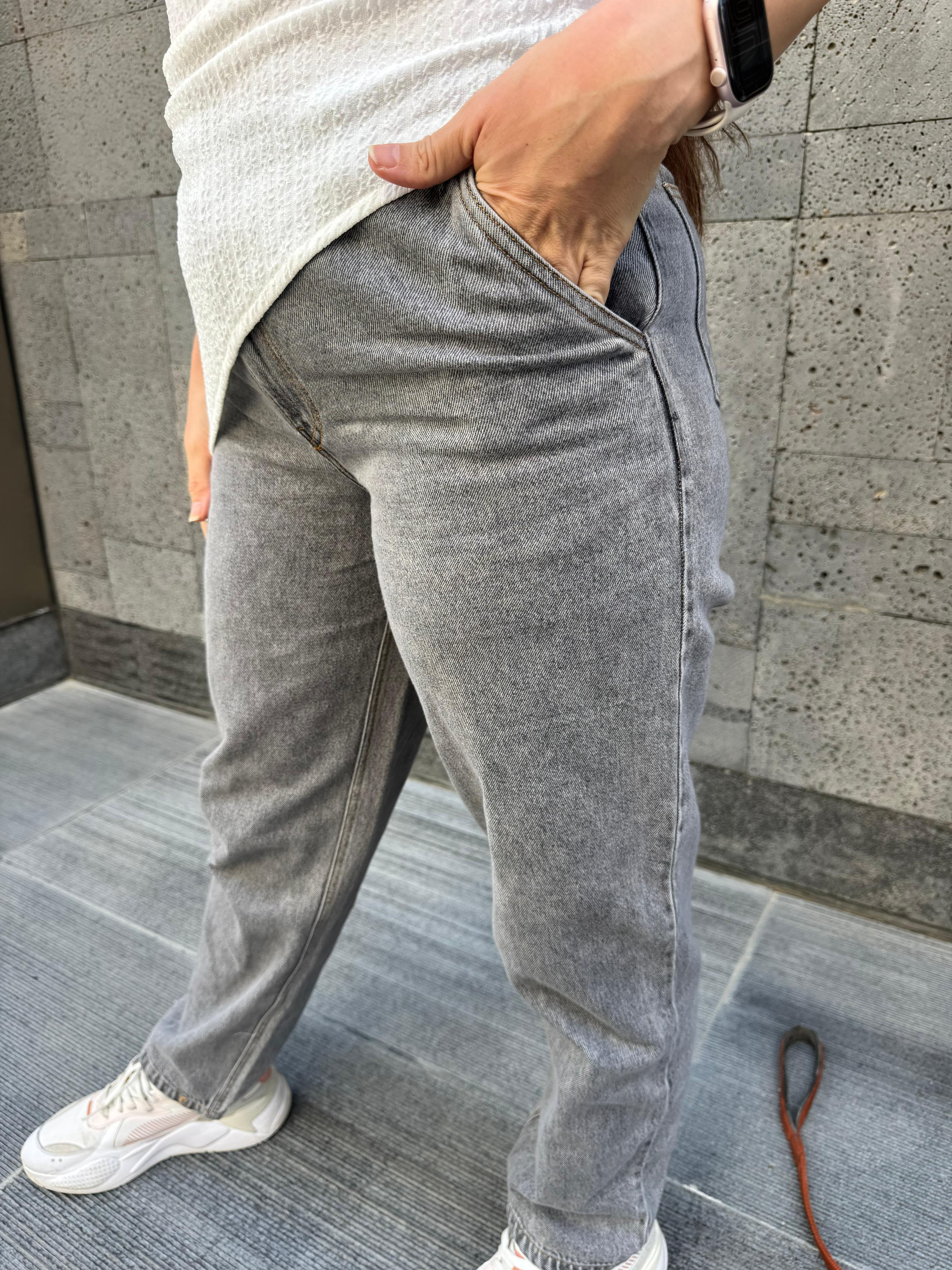 Mom Fit High-Waist Denim Pants