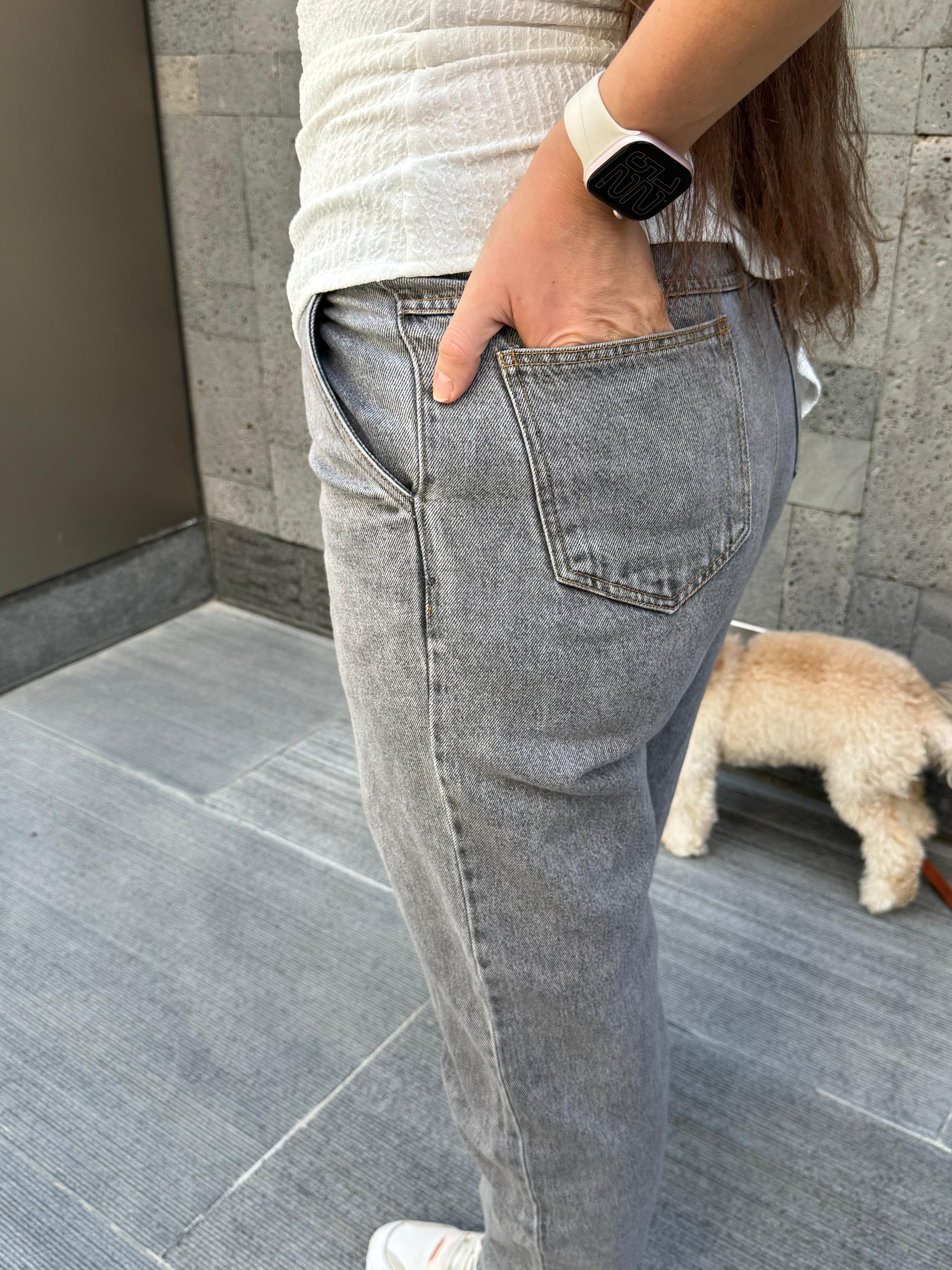 Mom Fit High-Waist Denim Pants