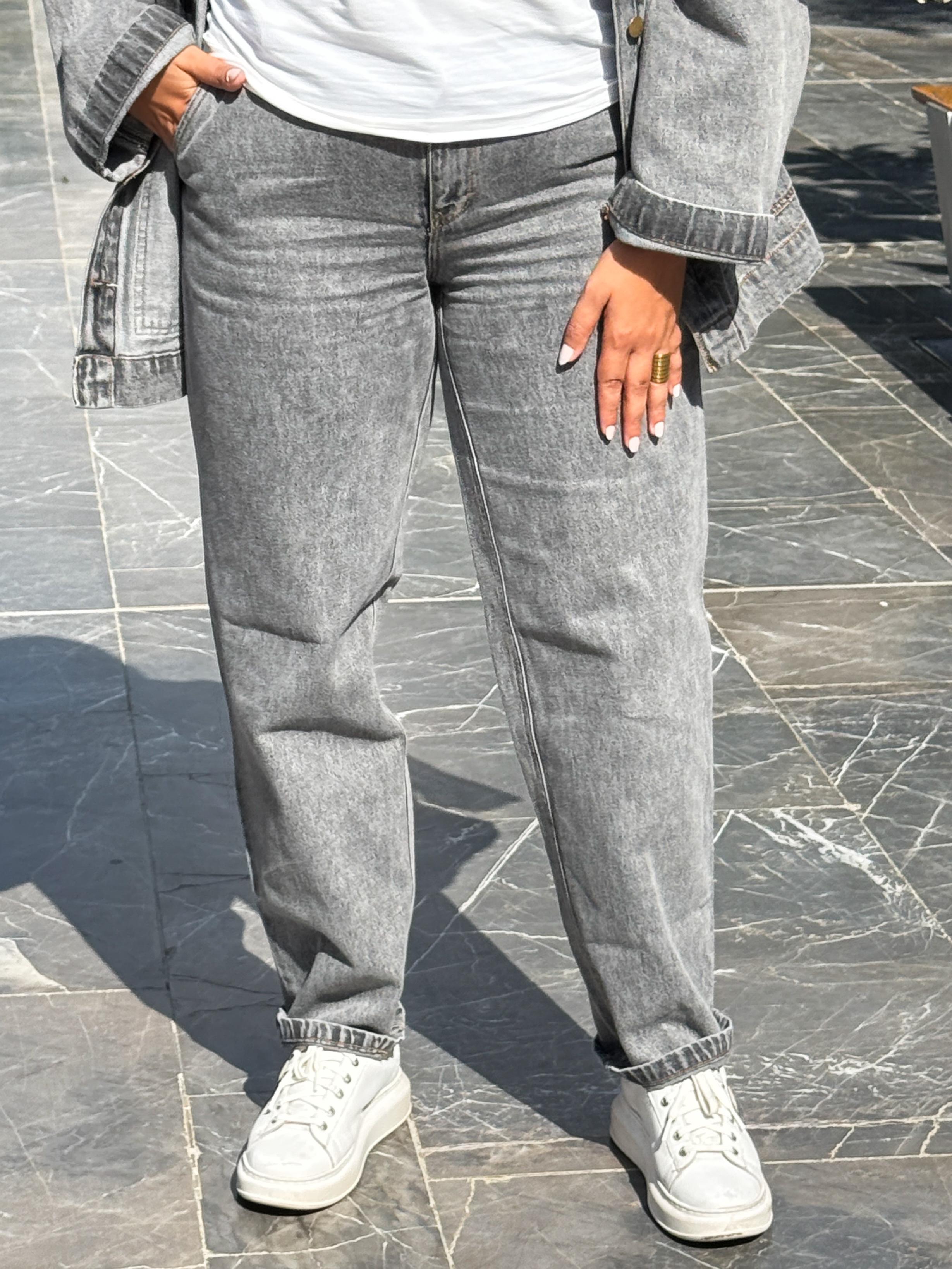 Mom Fit High-Waist Denim Pants